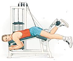 Man ligger på mage på tränings vikt maskin. Han använder baksidan av ena foten för att driva bar kopplade till vikter.